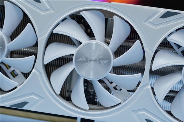 纯白外壳淡雅清新！耕升RTX 4060 Ti踏雪显卡图赏(图11)