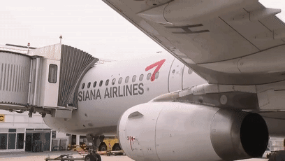 韩国老哥200米高空强开飞机舱门:类似的狼人还真不少!