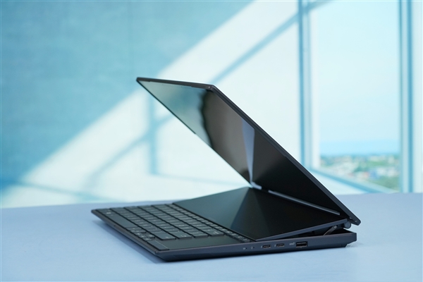 14英寸机身塞下18英寸屏！华硕灵耀X 双屏Pro 2023图赏(图6)