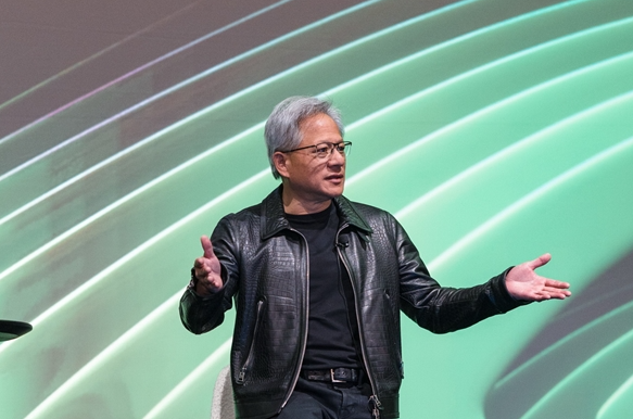 突发！美国批准英伟达对华出口H200芯片 要抽25%分成(图1)