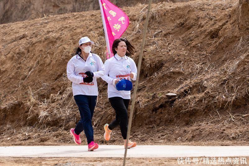 延安子长市举办“转战陕北·红色悦跑”首届健步行活动 延安子长市举办“转战陕北·红色悦跑”首届健步行活动(图3)