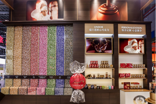 RUvxmd672YG03nCm.png 瑞士莲首赴“进博之约” 瑞士巧克力大师诠释融情奥秘(图2)